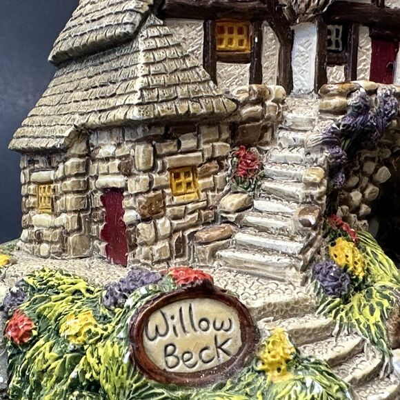 Memory Lane Cottages Peter Tomlins Willow Beck Figure #186 England 1996 VTG - Picture 2 of 13